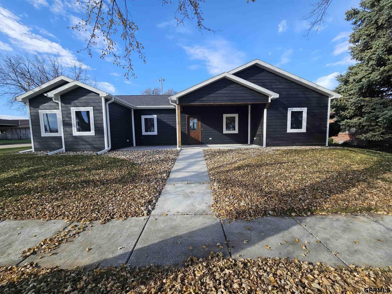 811 Saunders Avenue - Photo 1