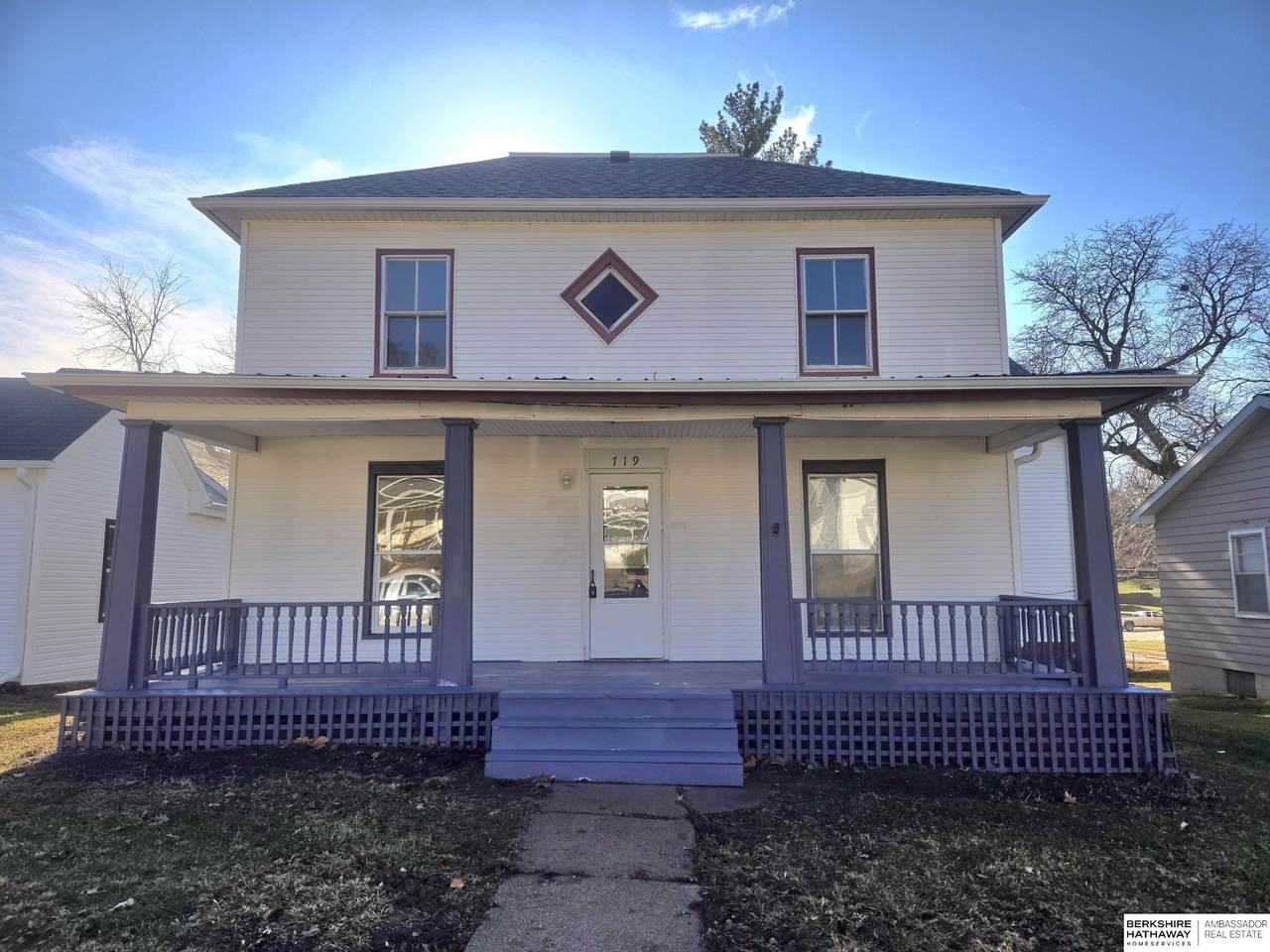 719 Avenue C - Photo 1