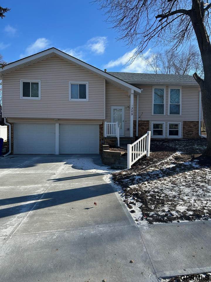 309 Laredo Road - Photo 1