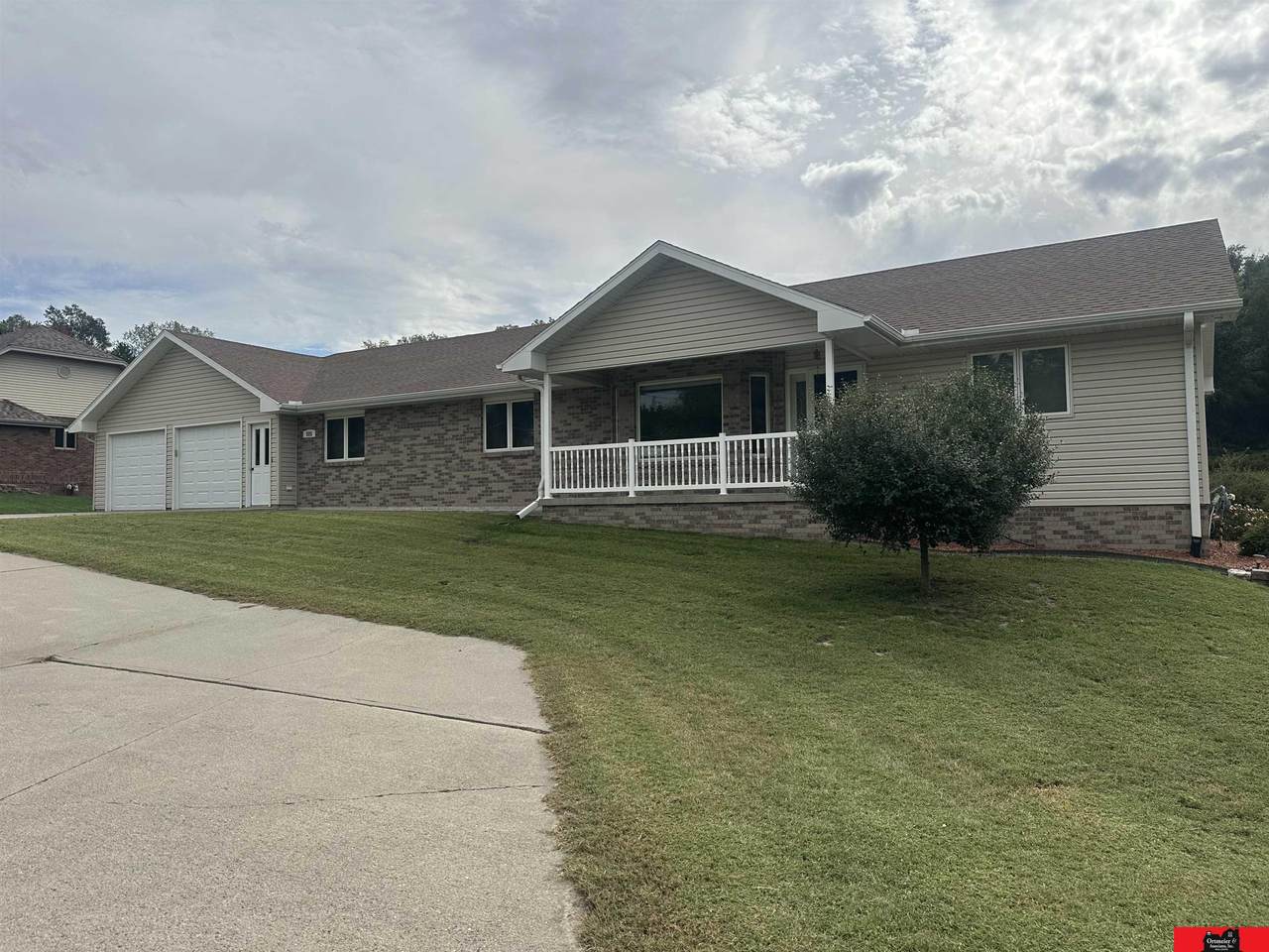 925 Grove Street - Photo 1