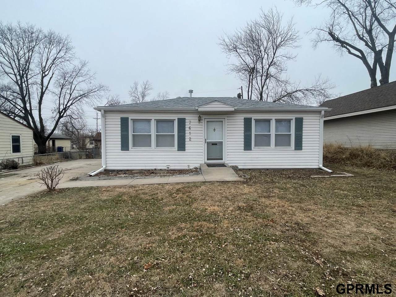 7612 39th Avenue - Photo 1