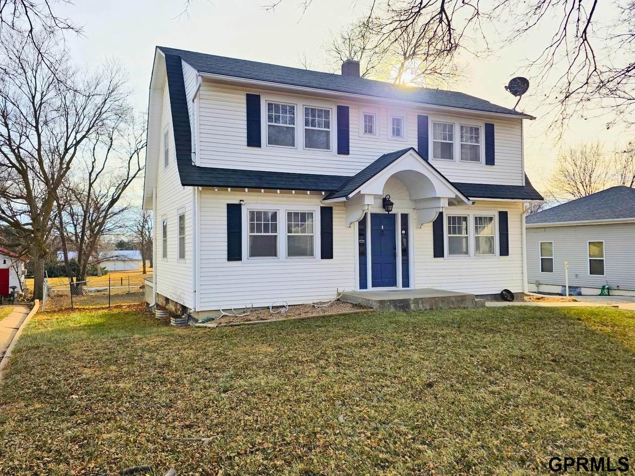 1027 Lincoln Avenue - Photo 1