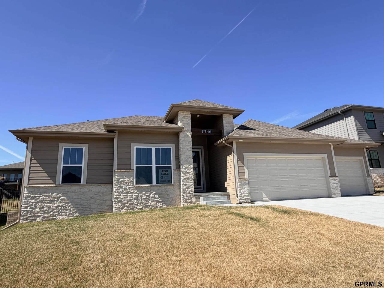 7710 198TH Avenue - Photo 1