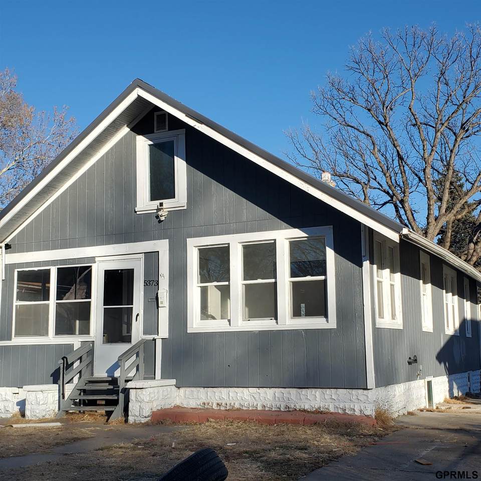 5373 28 Avenue - Photo 1