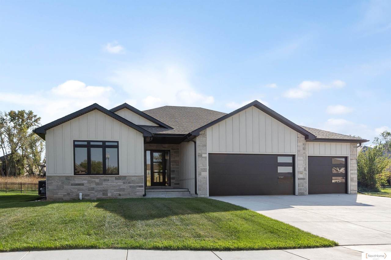 1325 Fairway Circle - Photo 1