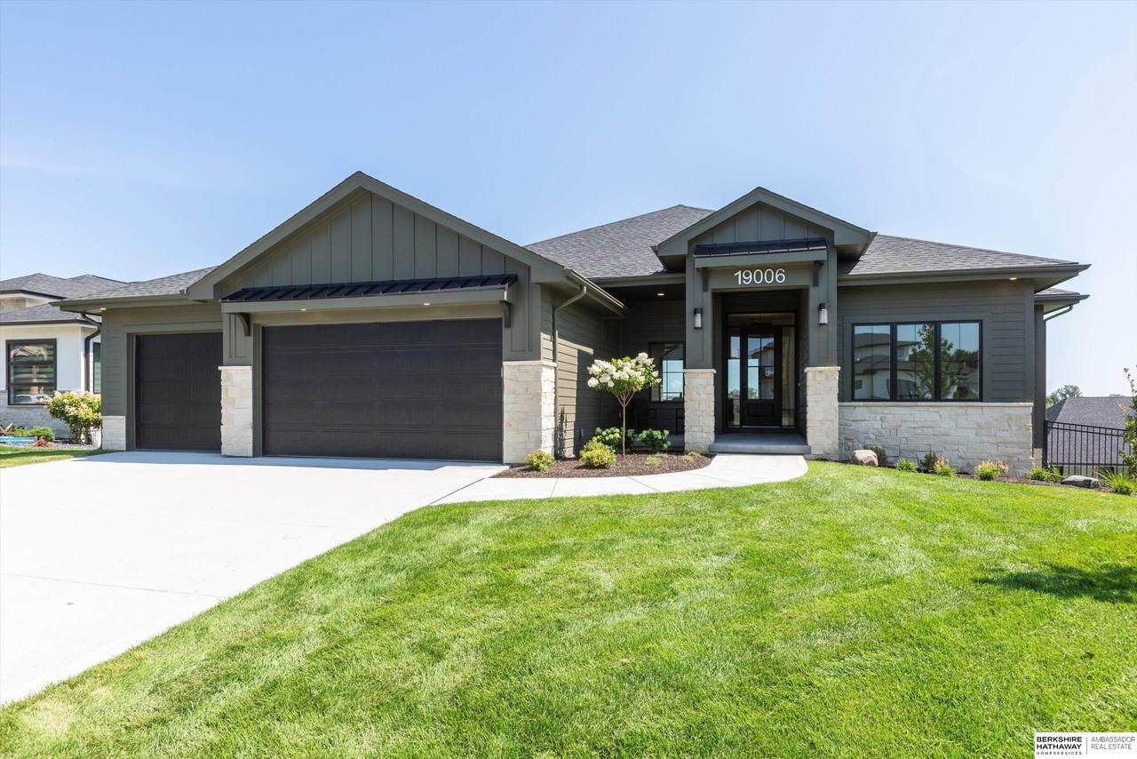 19006 Acorn Drive - Photo 1