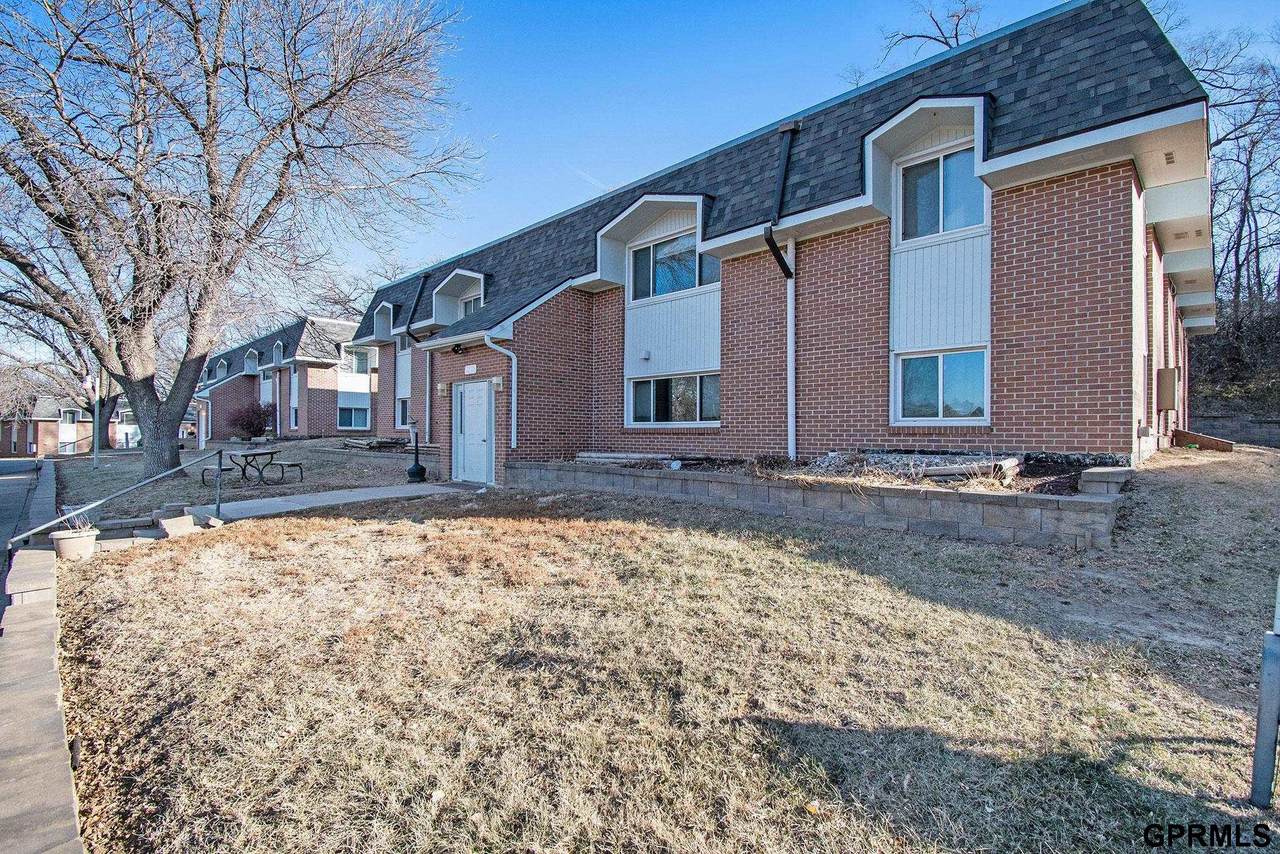 823 James Parkway - Photo 1