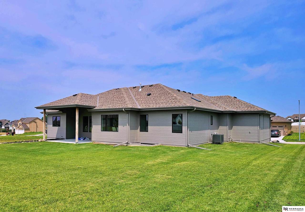 11602 South 116th Street - Photo 1