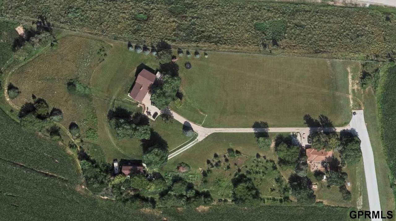 15402 10 Street - Photo 1