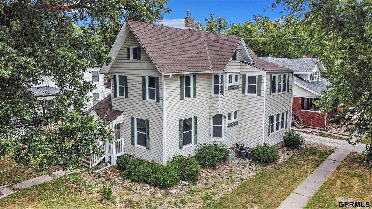 260 27 Street - Photo 1