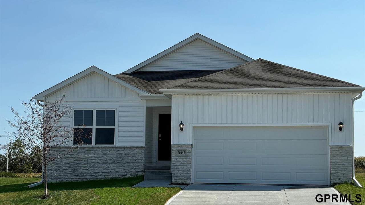 7016 204th Avenue - Photo 1
