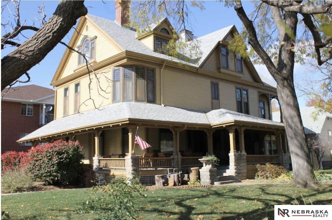 1039 11 Street - Photo 1