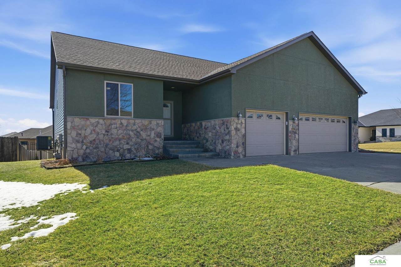 2727 Shadowbrook Drive - Photo 1
