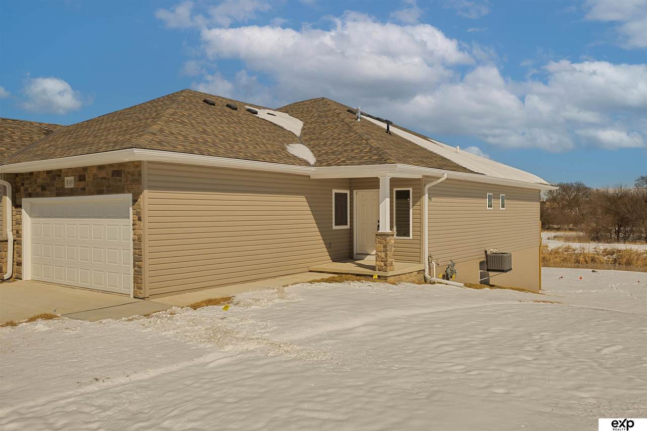 8105 177th Street - Photo 1