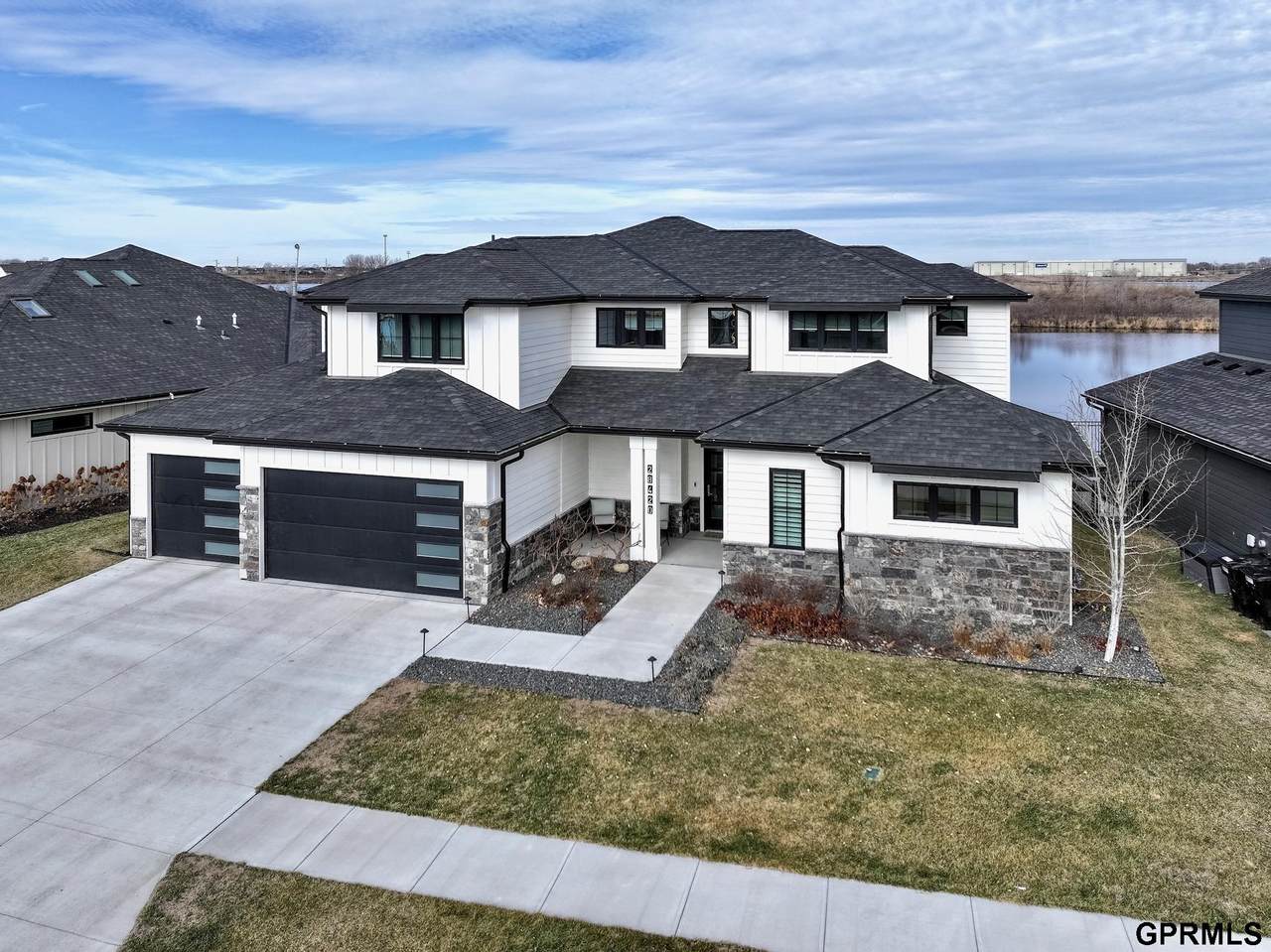 28420 Laurel Circle - Photo 1