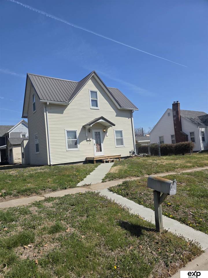 404 20th Street - Photo 1