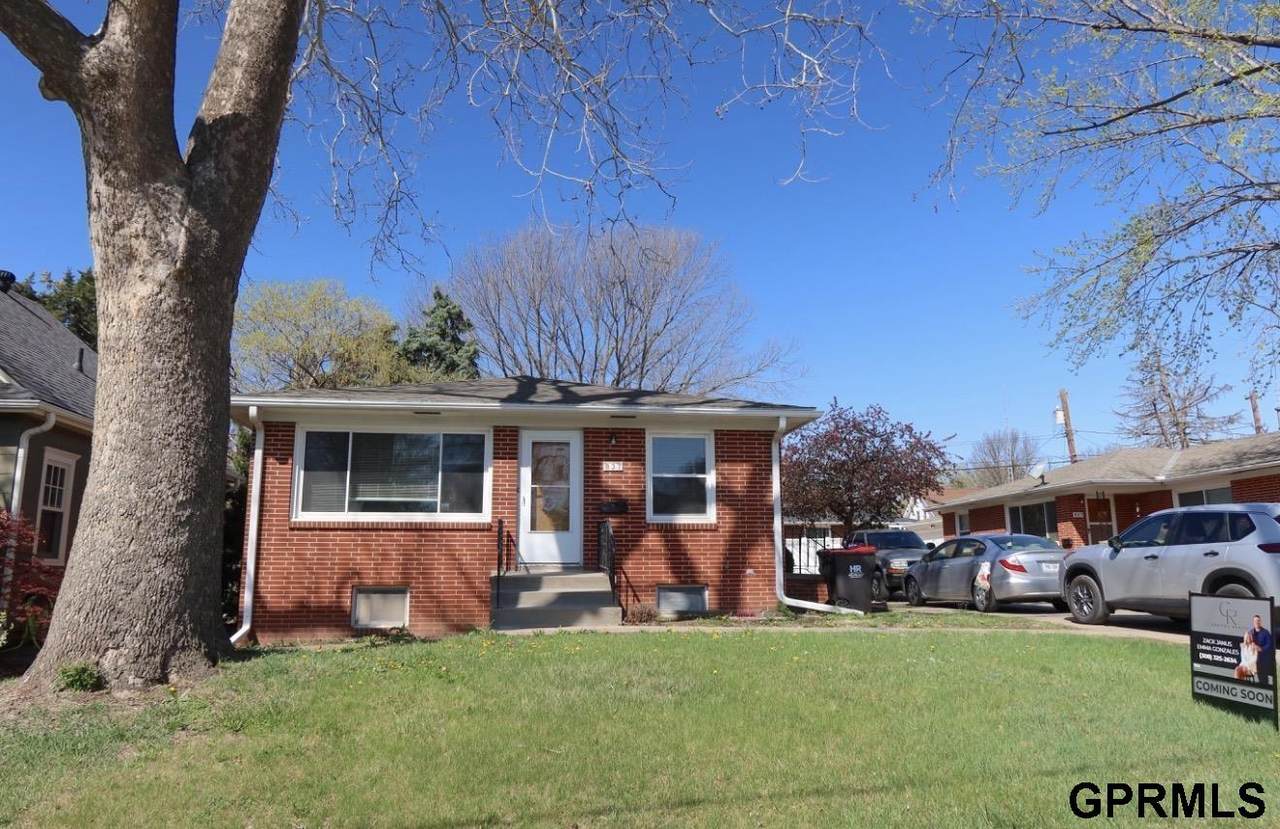 835-837 40th Street - Photo 1