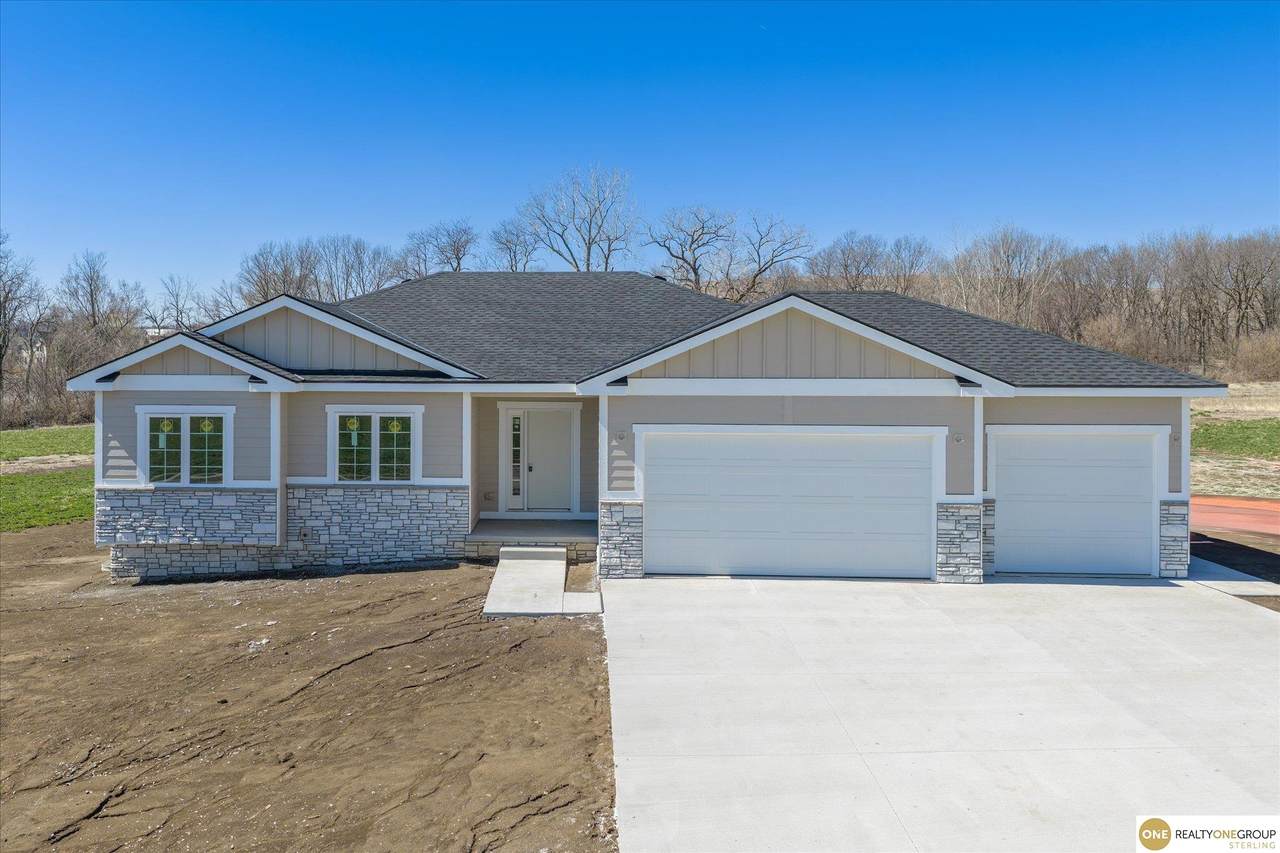 606 Harvest Hills Drive - Photo 1