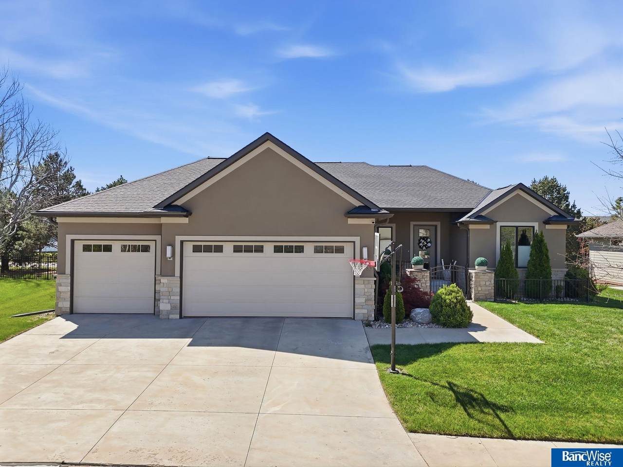 9333 Blackwood Avenue - Photo 1