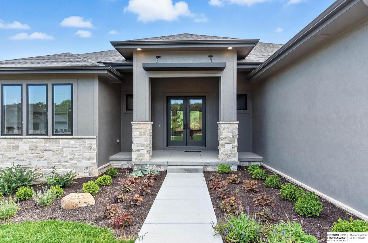 15525 Riha Circle - Photo 1