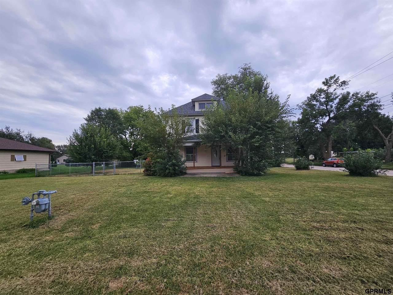 712 Maple Street - Photo 1