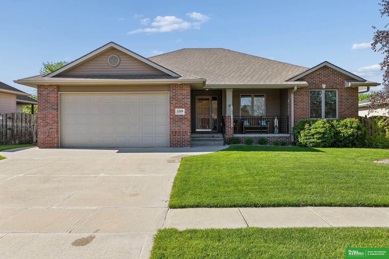3209 Applewood Drive - Photo 1