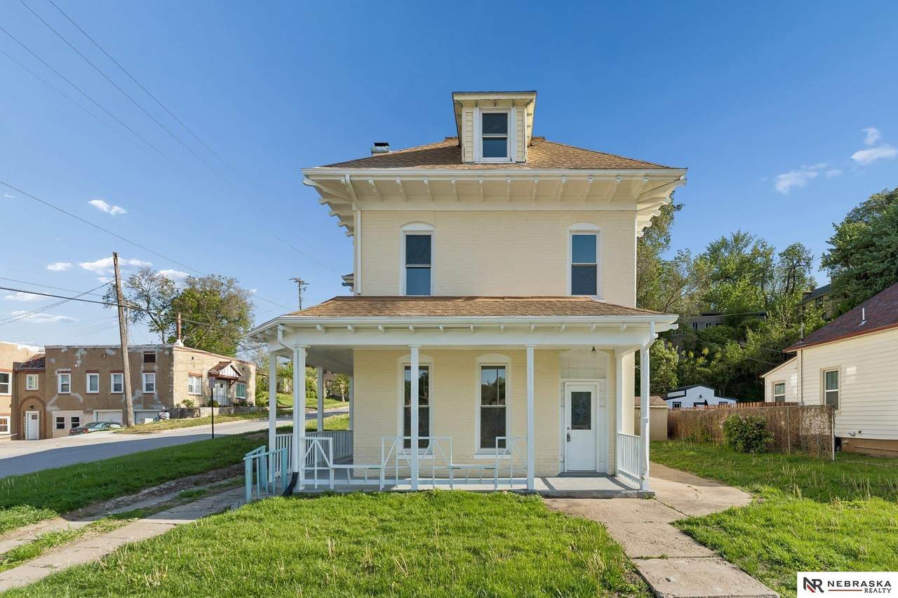 701 A Avenue - Photo 1
