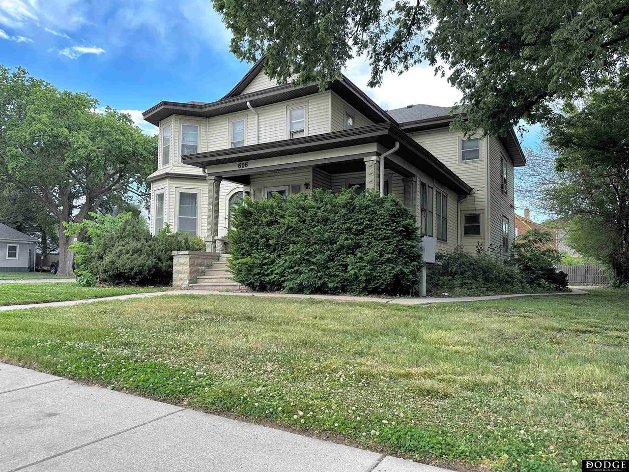 606 Military Avenue - Photo 1