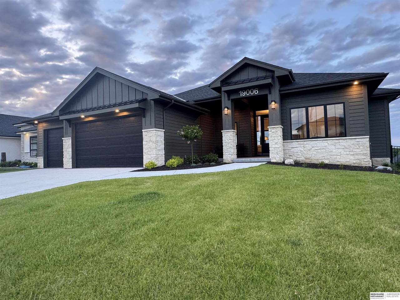 19006 Acorn Drive - Photo 1