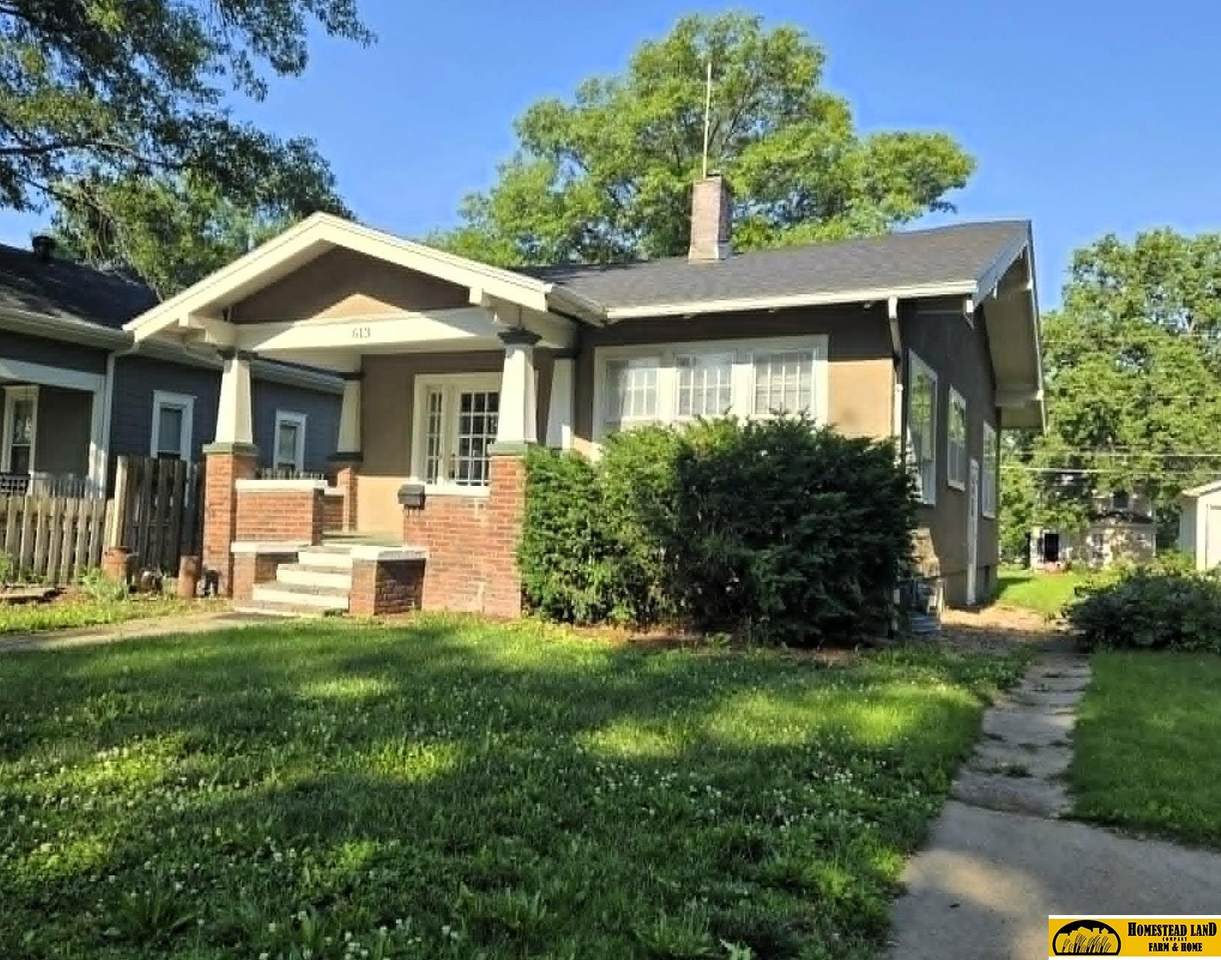 613 12th Street - Photo 1
