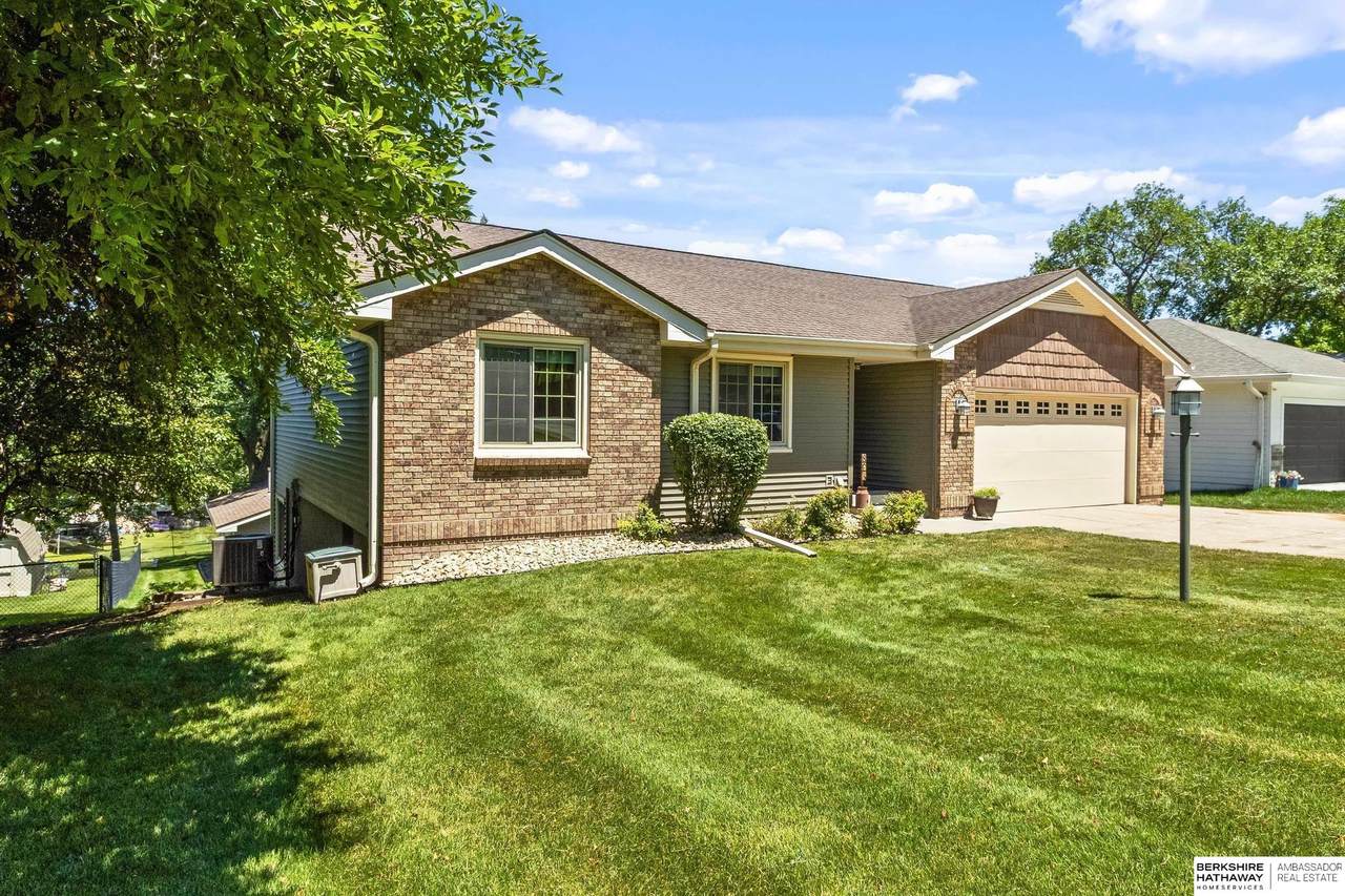 804 Beaver Lake Boulevard - Photo 1
