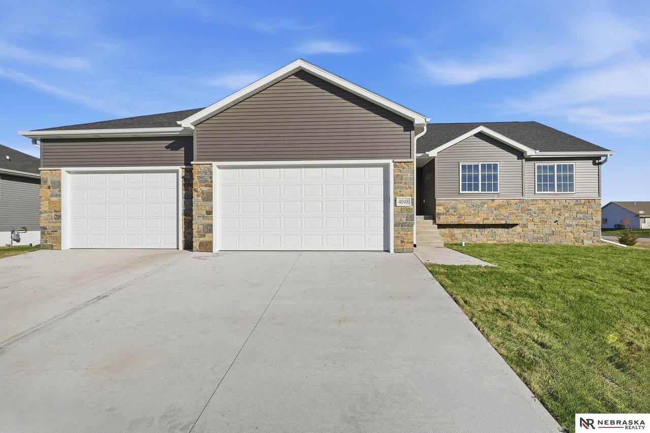 4048 Northview Drive - Photo 1