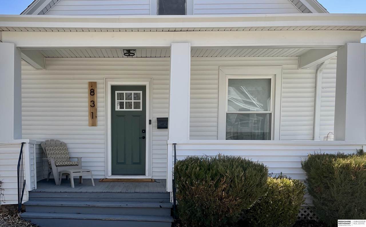 831 50th Street - Photo 1