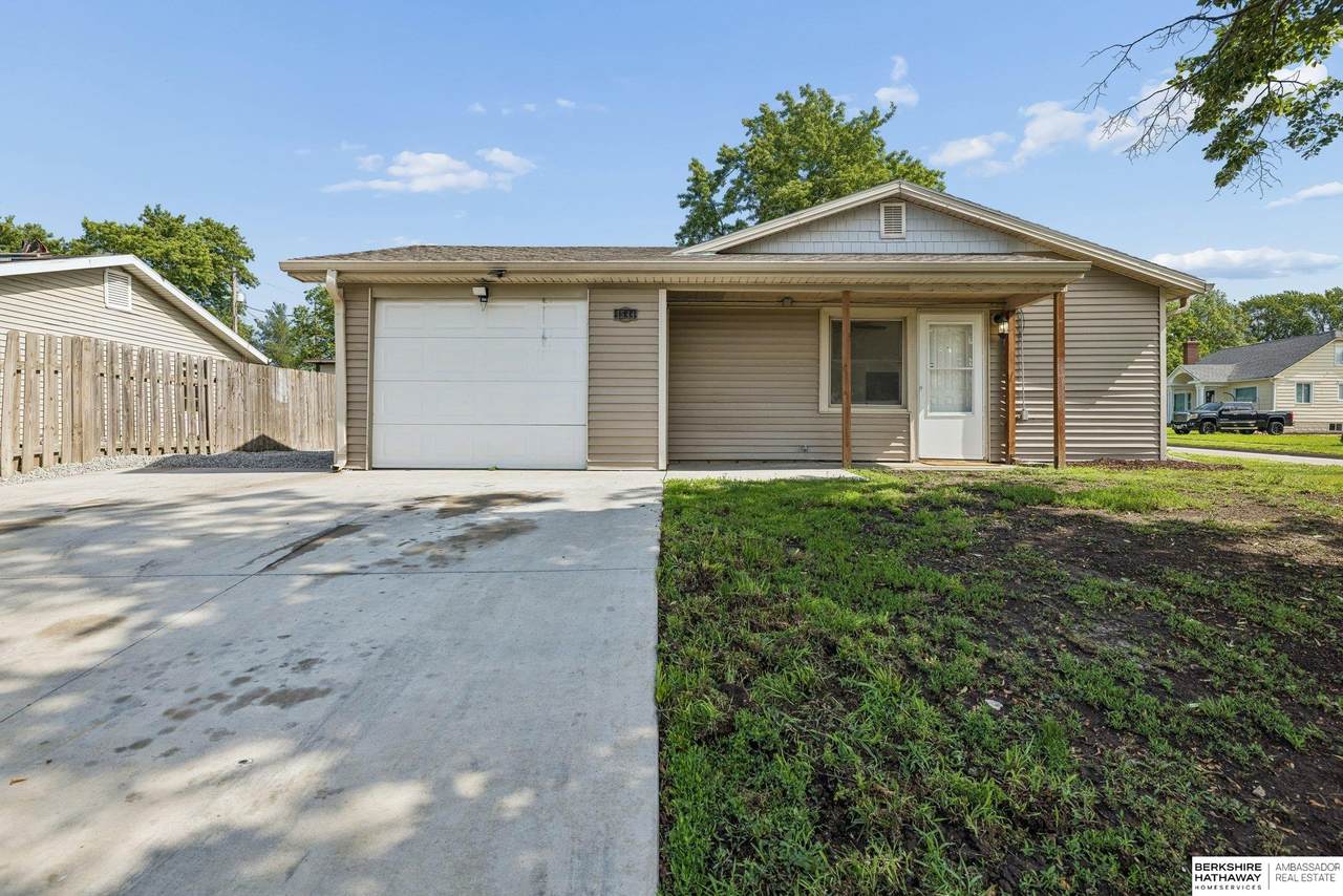 1544 Burnham Street - Photo 1