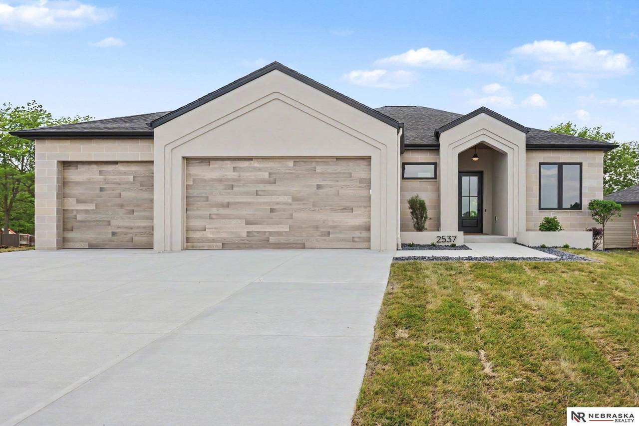 2537 102nd Street - Photo 1