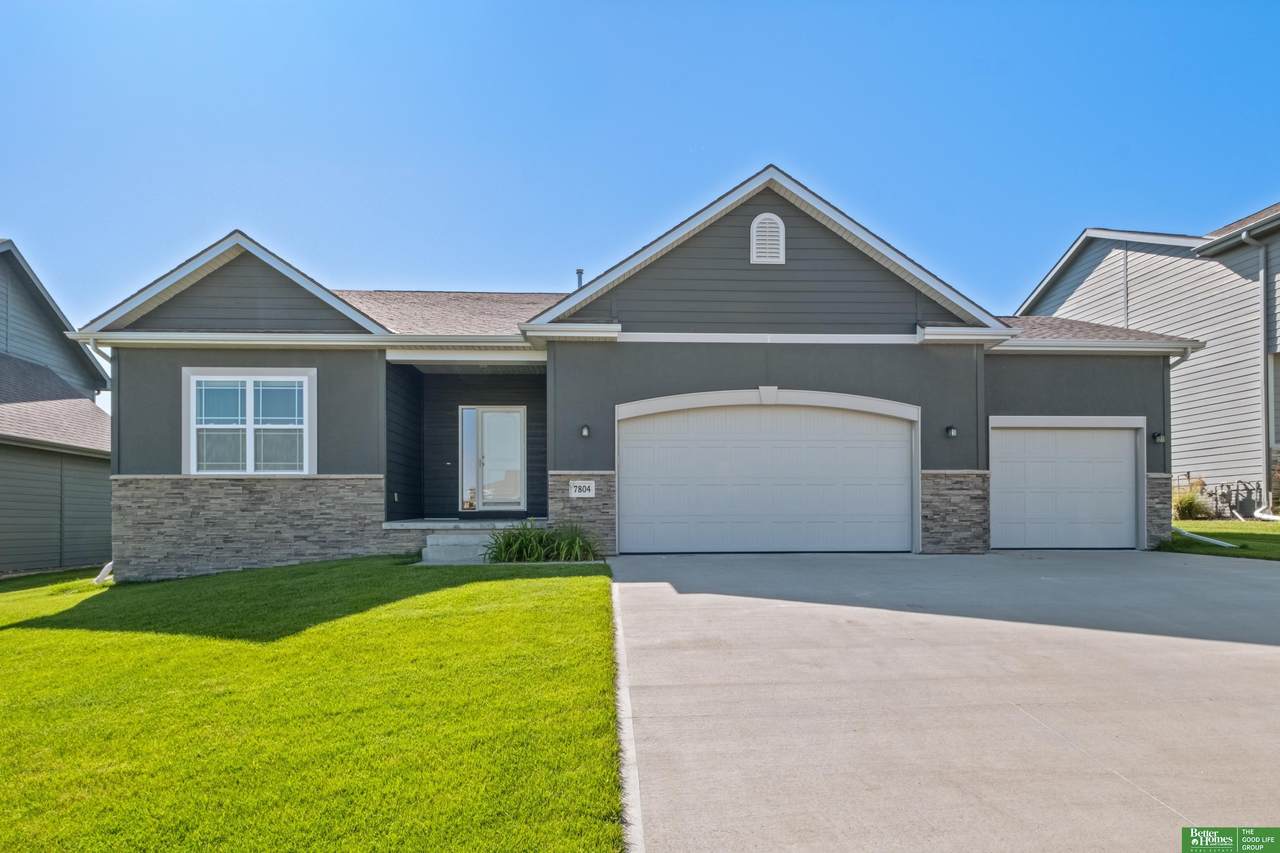 7804 195th Street - Photo 1