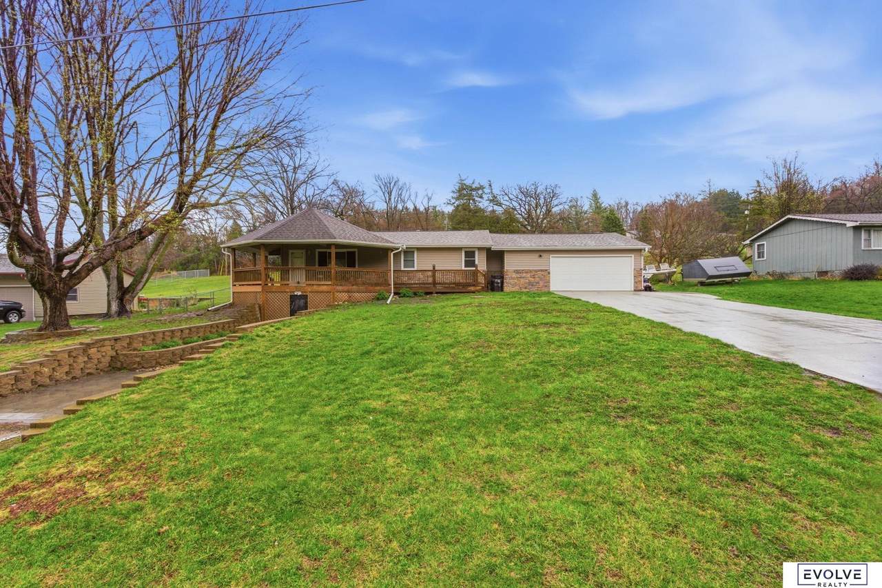 155 Parkwood Drive - Photo 1