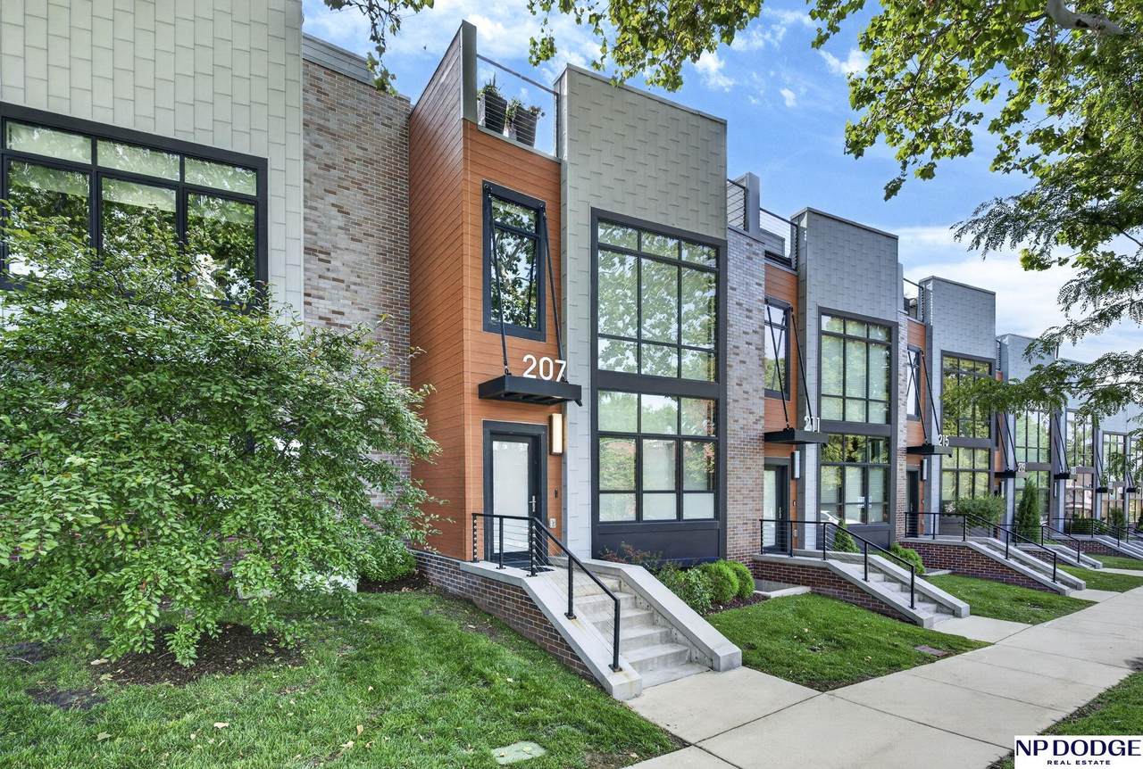 207 49th Street - Photo 1