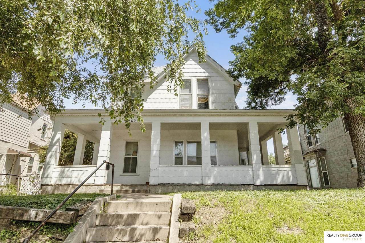 1309 32nd Street - Photo 1