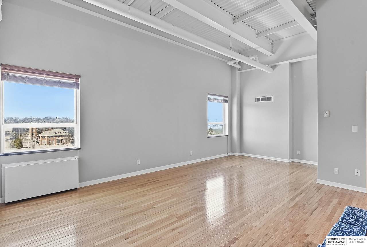 105 31 Avenue - Photo 1