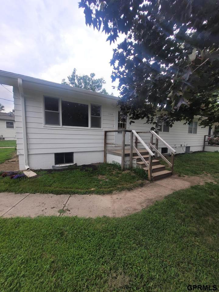 2216 Lincoln Avenue - Photo 1