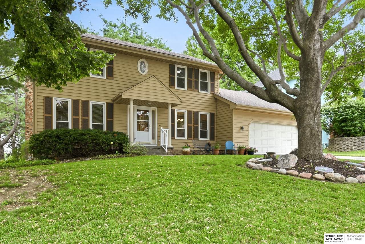 825 Valentine Lane - Photo 1