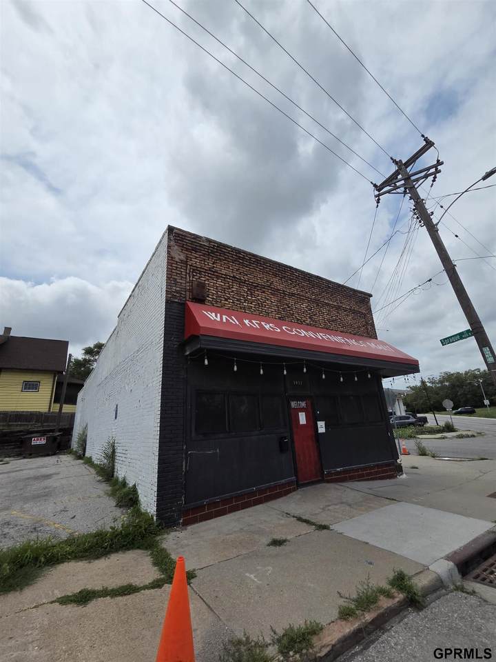 3932 16 Street - Photo 1