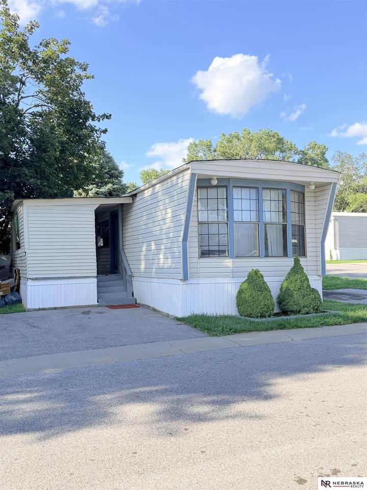 12604 Aurora Plaza - Photo 1