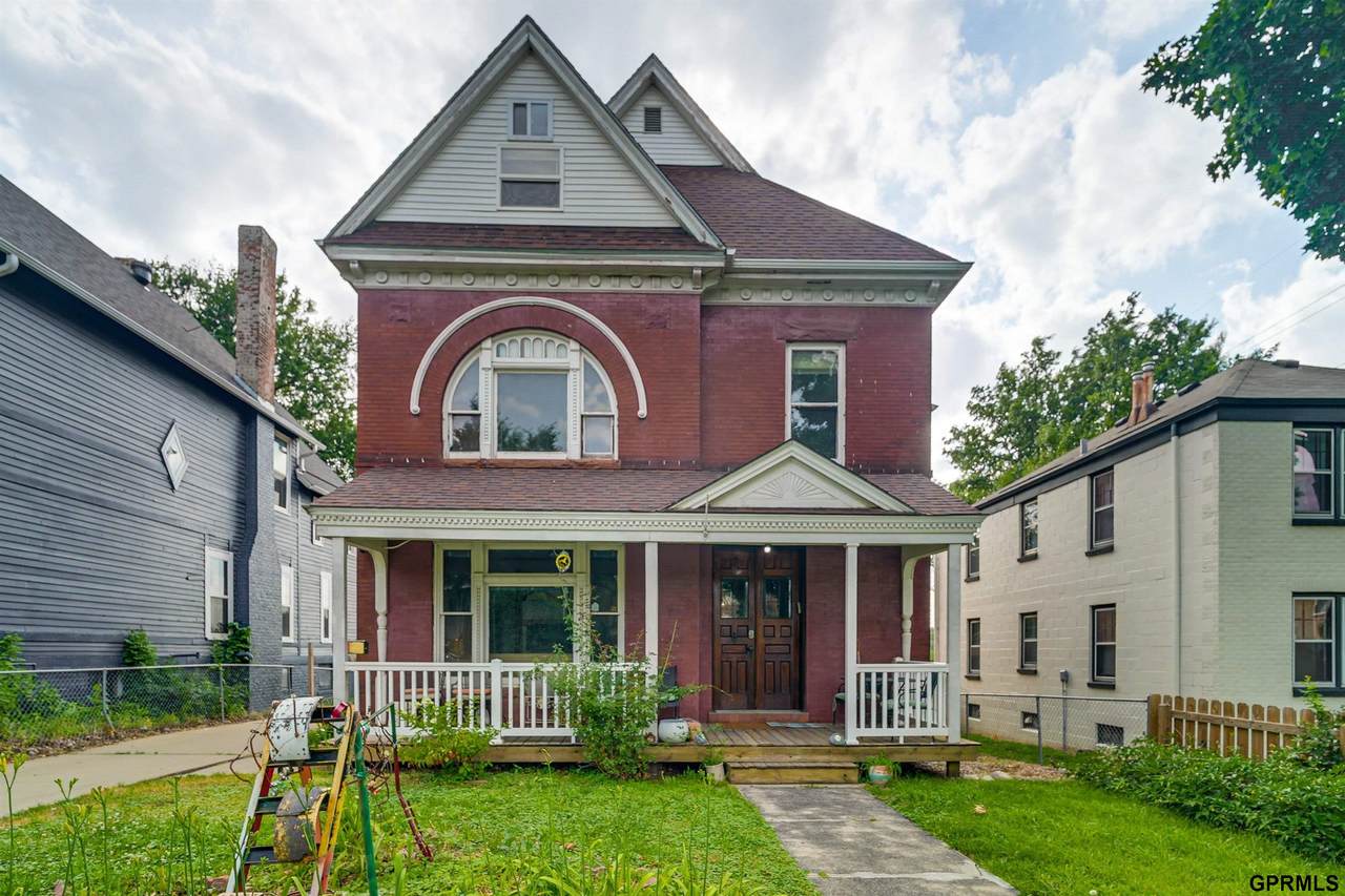 1106 32Nd Street - Photo 1