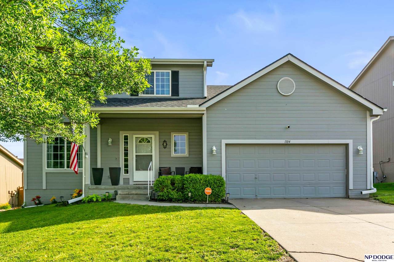 1104 Valleyview Drive - Photo 1