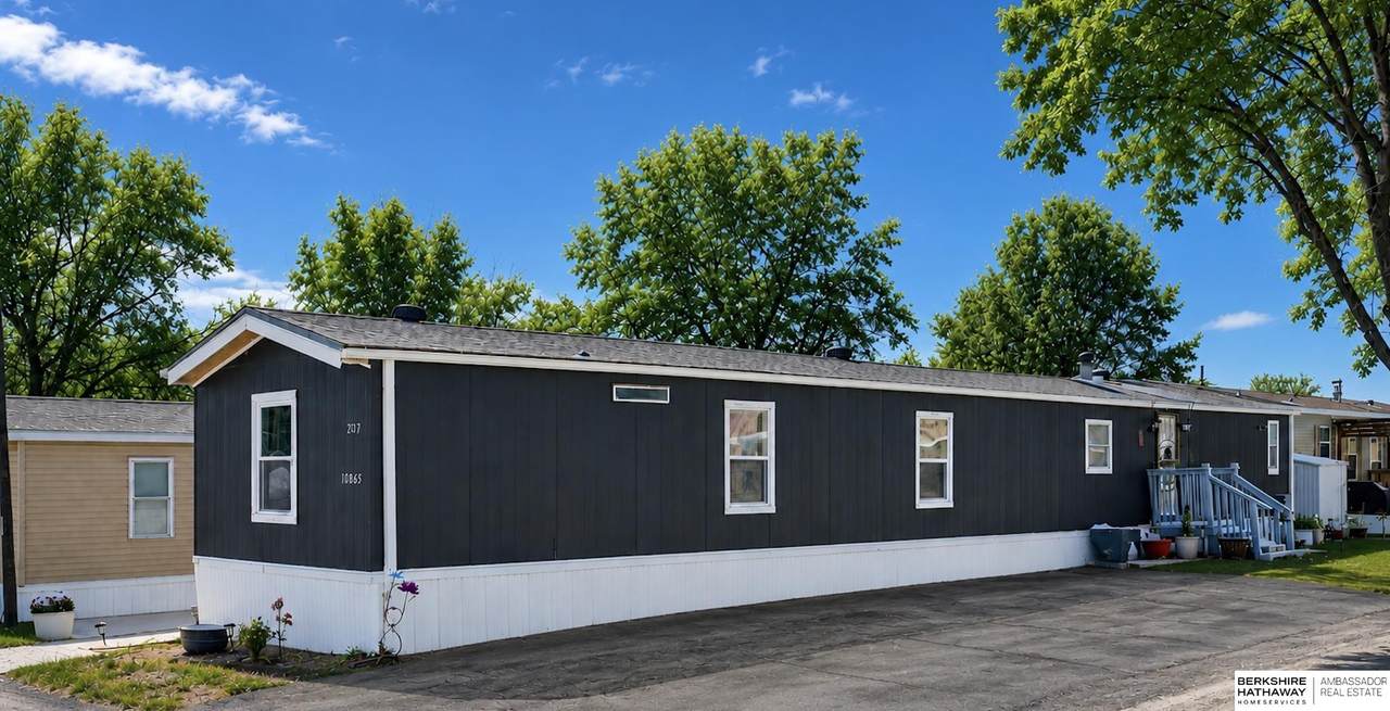 12845 Manderson Plaza - Photo 1