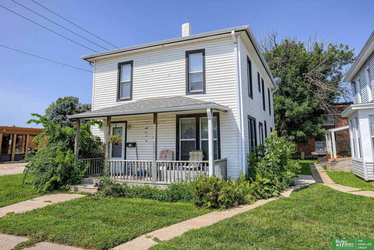 215 17 Street - Photo 1