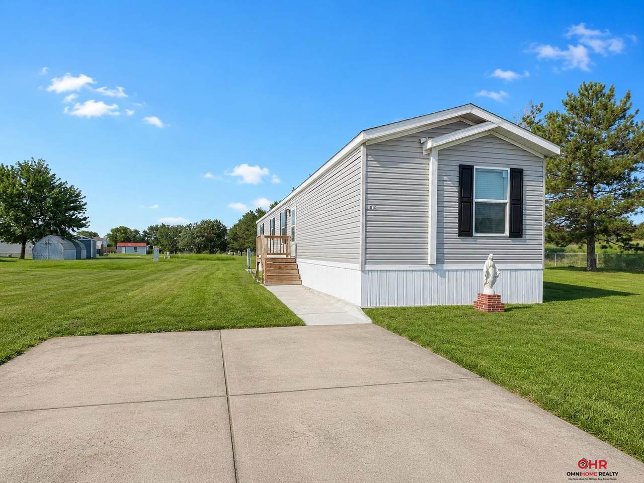 1010 Peach Street - Photo 1