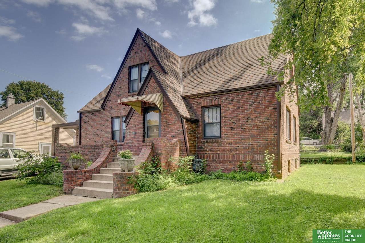 911 38th Street - Photo 1